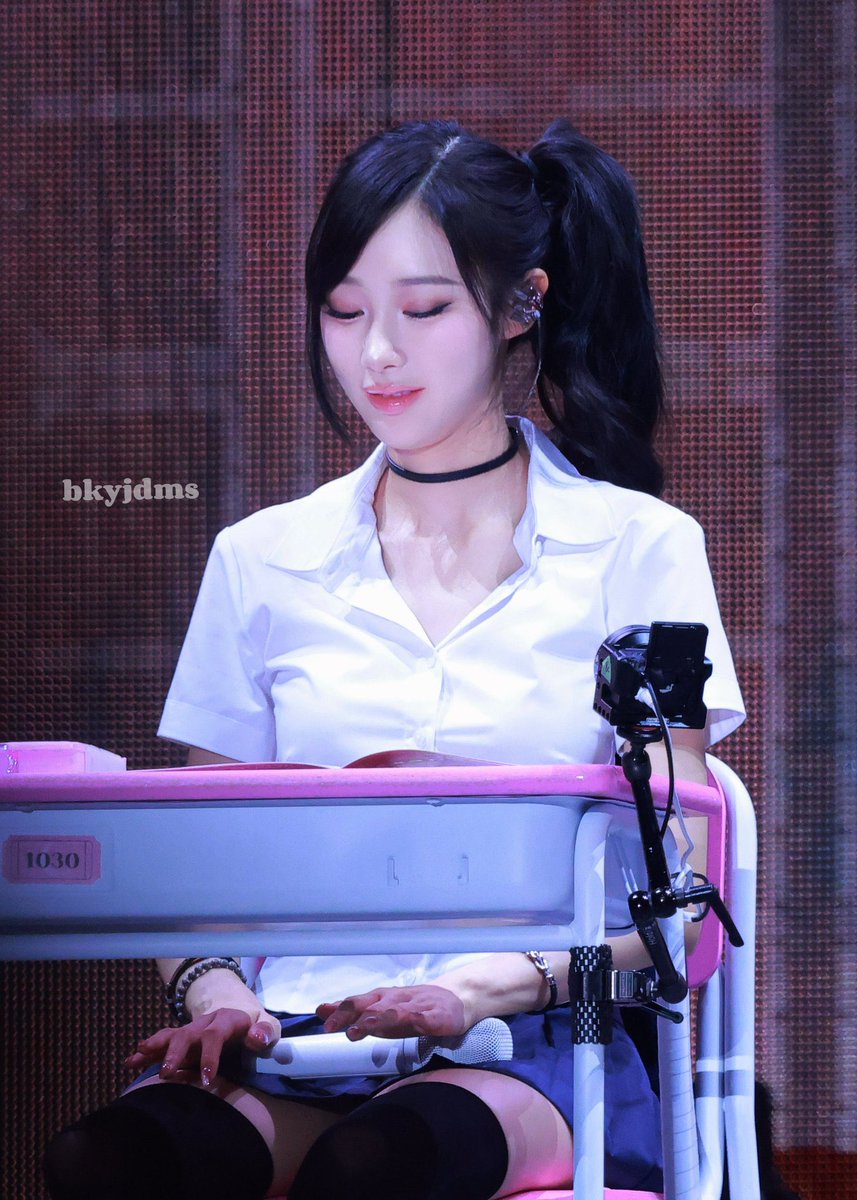 ae_sam0's tweet photo. 애리선배 https://t.co/aQKwaMG0hf