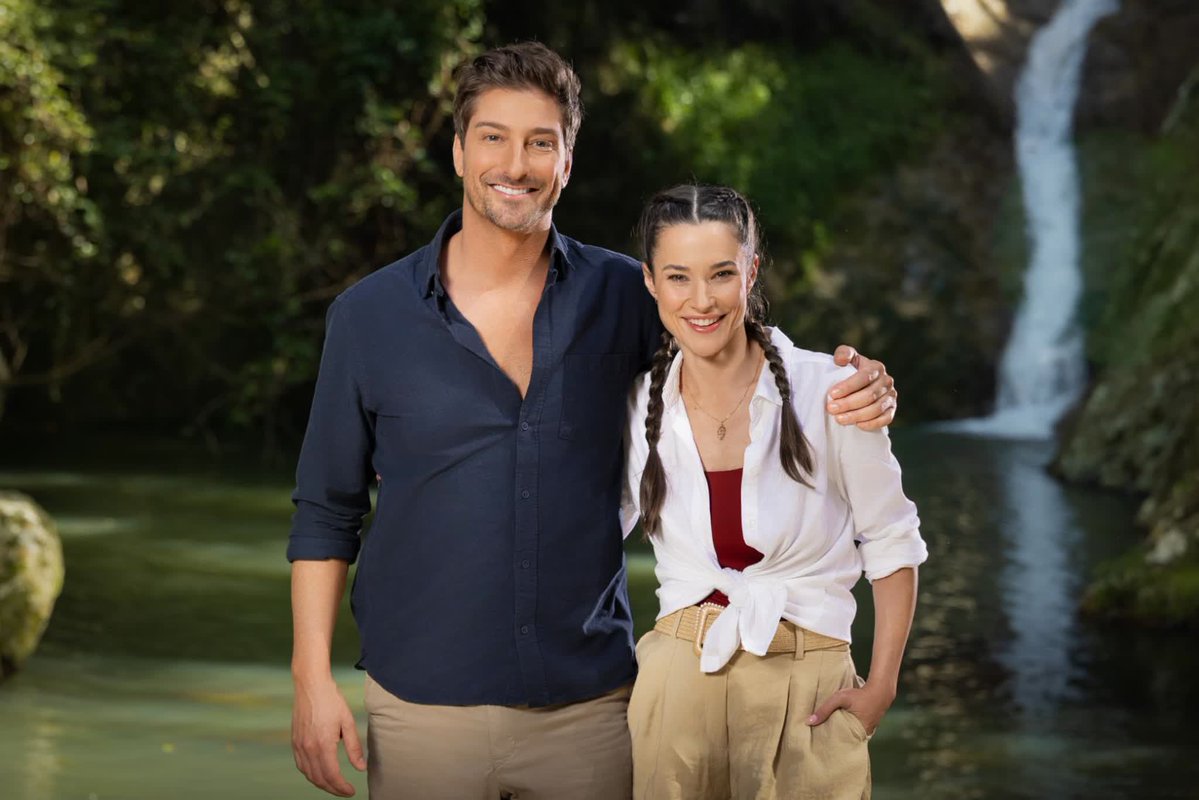 fansplain's tweet photo. #AussieAtHeart was different in the best way. It made us feel more at happy, loving and non-judgy thoughts about love (and you know we're normally loves biggest cynic). Our review - https://t.co/W0kqvwFiOS https://t.co/7xXhGlBXgX