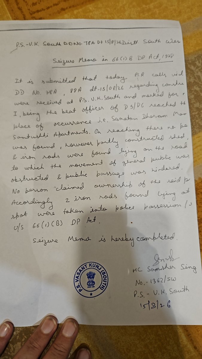 SnehlataRathi's tweet photo. @PMOIndia 
@HomeMinistr2024 
@AmitShahOffice 
@DelhiPolice 
@CMODelhi 
@DelhiPoliceCom1 
@BajrangDalOrg 
Do we deserve this after 80years of Independance? Are every temperary  protective sheds on temples,on colony gates office gates etc illegal? As all are made on sarkar roads. https://t.co/rnIXjV1rE9