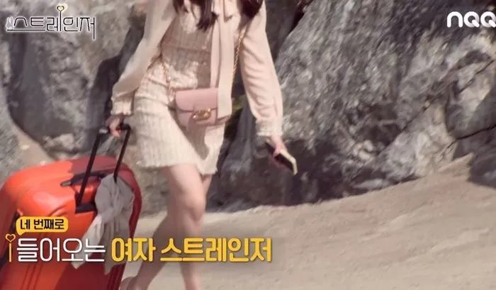 i23yvi3's tweet photo. And these men are participants in a ‘dating show’ where they’re expected to carry their own suitcases https://t.co/lzNYweq3LZ