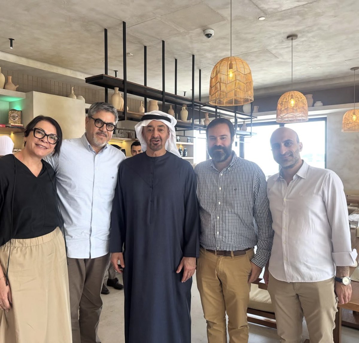 M___R1212's tweet photo. ملاك سلسلة مطاعم ارقون اليوناني العالمي 
يشكرون رئيس الدولة على دعمه لهم في الفرع الأساسي لهم في أبوظبي (ربدان)

حيث أنهم مستقرين في الإمارات منذ 13 سنه
ويديرون أكثر من 26 موقعاً حول مدن العالم 
مثل دبي واليونان وقطر وقبرص والمملكة المتحدة https://t.co/5DFSFpTVye