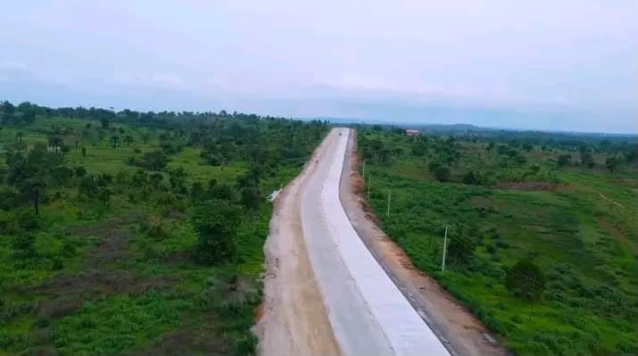 Ikembajust's tweet photo. For years, we were told that Nigeria was simply too vast to be truly connected. Today, President Tinubu and Sen Dave Umahi projects on our roads are proving that narrative wrong.
Nigeria is being connected with road infrastructures.
#Tinubu
#Umahi #MinistryOfWorks https://t.co/JrHdDoi395