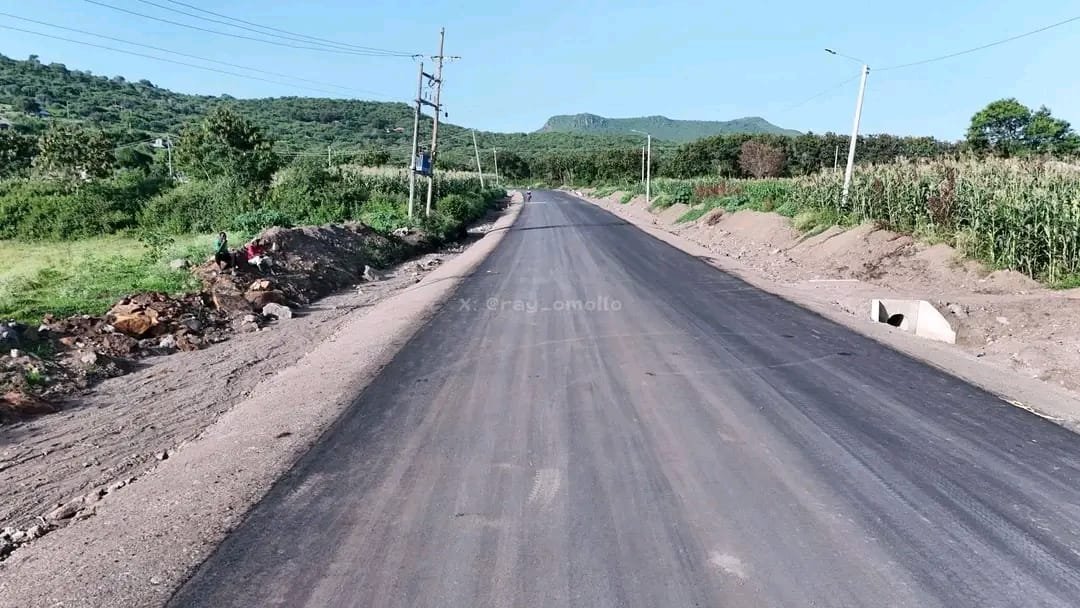 UDAKenya's tweet photo. The ongoing construction of the 74-kilometre Mbita–Sindo–Kiabuya–Sori Road in Homabay County.

In 1965, Sessional Paper Number 10 was passed in the Cabinet discriminating large sections of Kenya and classifying them as "low potential areas" that do not qualify for government investment, including Homabay County. 

Under the leadership of President William Ruto, we are correcting these historical injustices. Equality and inclusivity are the drivers of development under the BETA Plan.