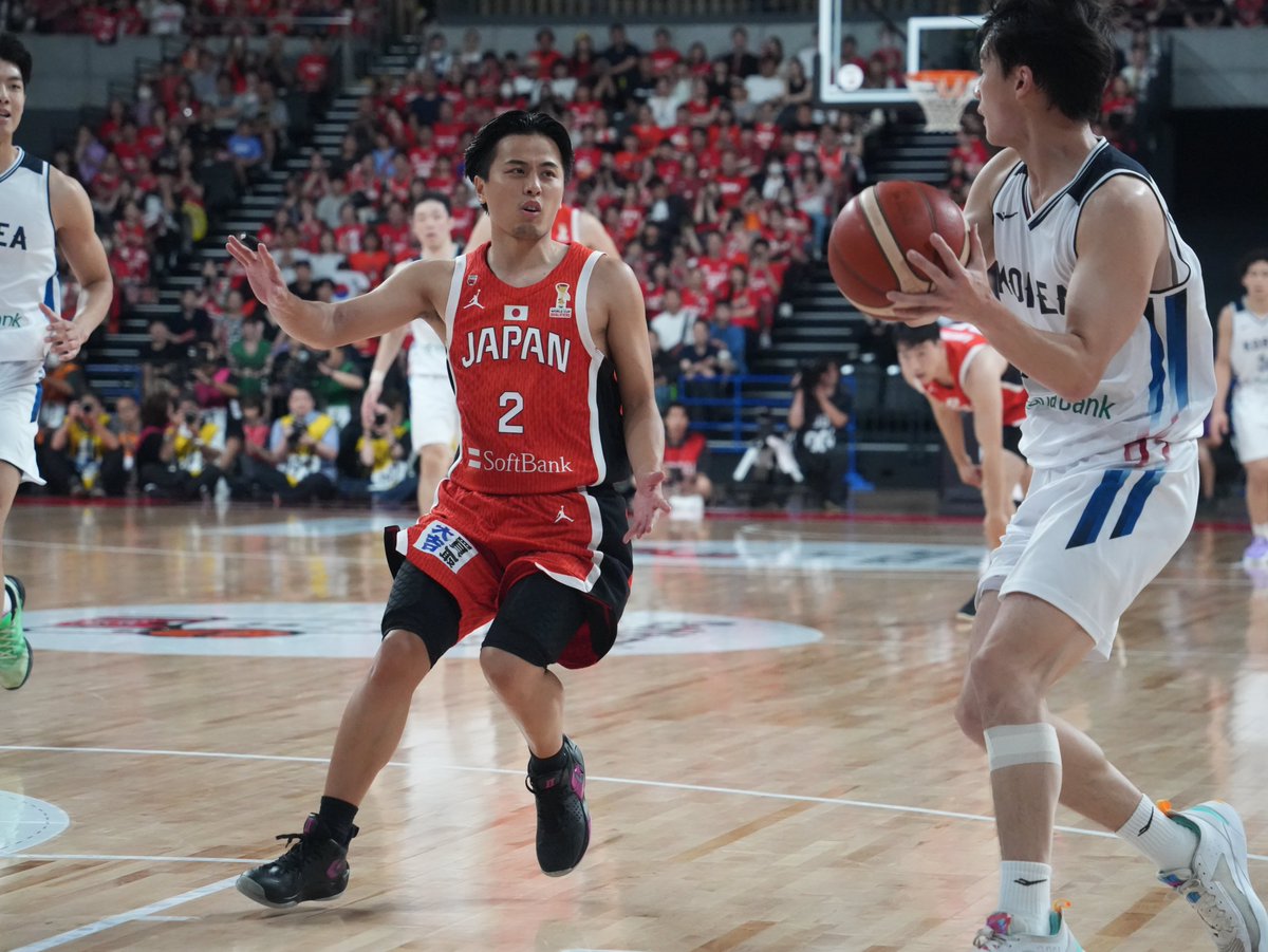 nikkei_sports's tweet photo. #AkatsukiJapan 11分弱と短い出場時間ながら3点シュートを4/6成功で12得点と存在感を見せた #富樫勇樹 選手が強調したのは今季のBリーグで、いかに高いパフォーマンスを見せるかという点でした。

「Bリーグで監督をしている桶さんとライアンはこの1年間を通して選考しているとすごく感じる......

1/2 https://t.co/XU9FG3Fq2S