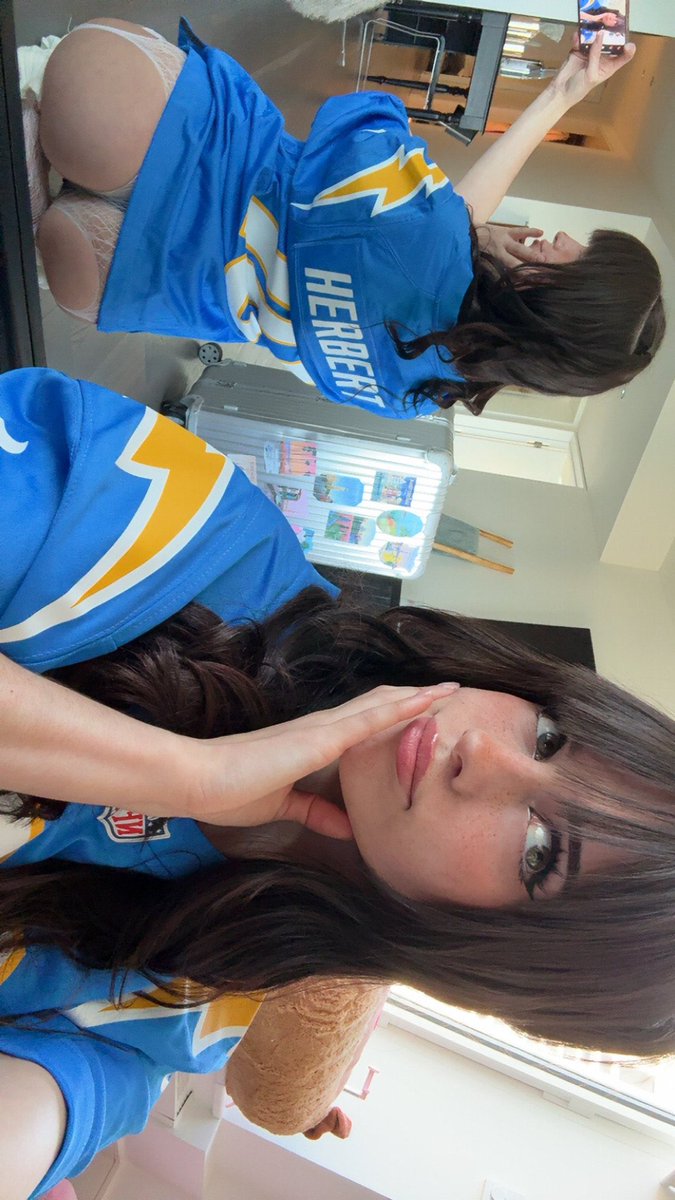 XenaKaton's tweet photo. why  is it so hard to find a boyfriend in 2026! 🥹 Message ME if you’r single!! https://t.co/KKRtWzvy9R