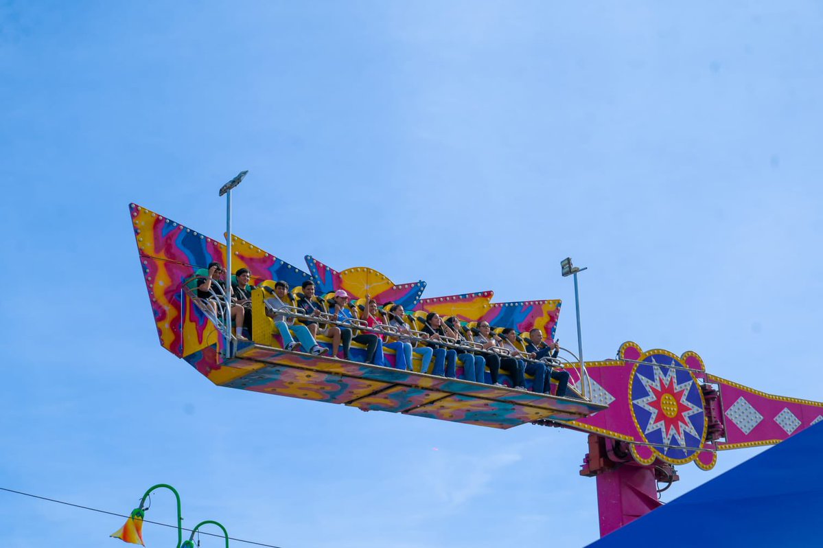 alcaldia_ss's tweet photo. La diversión se vivió a lo grande.🎢🤩

Gracias al Alcalde @marioduran familias de las Zonas 1 y 4 de San Salvador disfrutaron de #Sívarland y se subieron a sus juegos favoritos gratis.🥳🤩 https://t.co/3iauXOtNAS