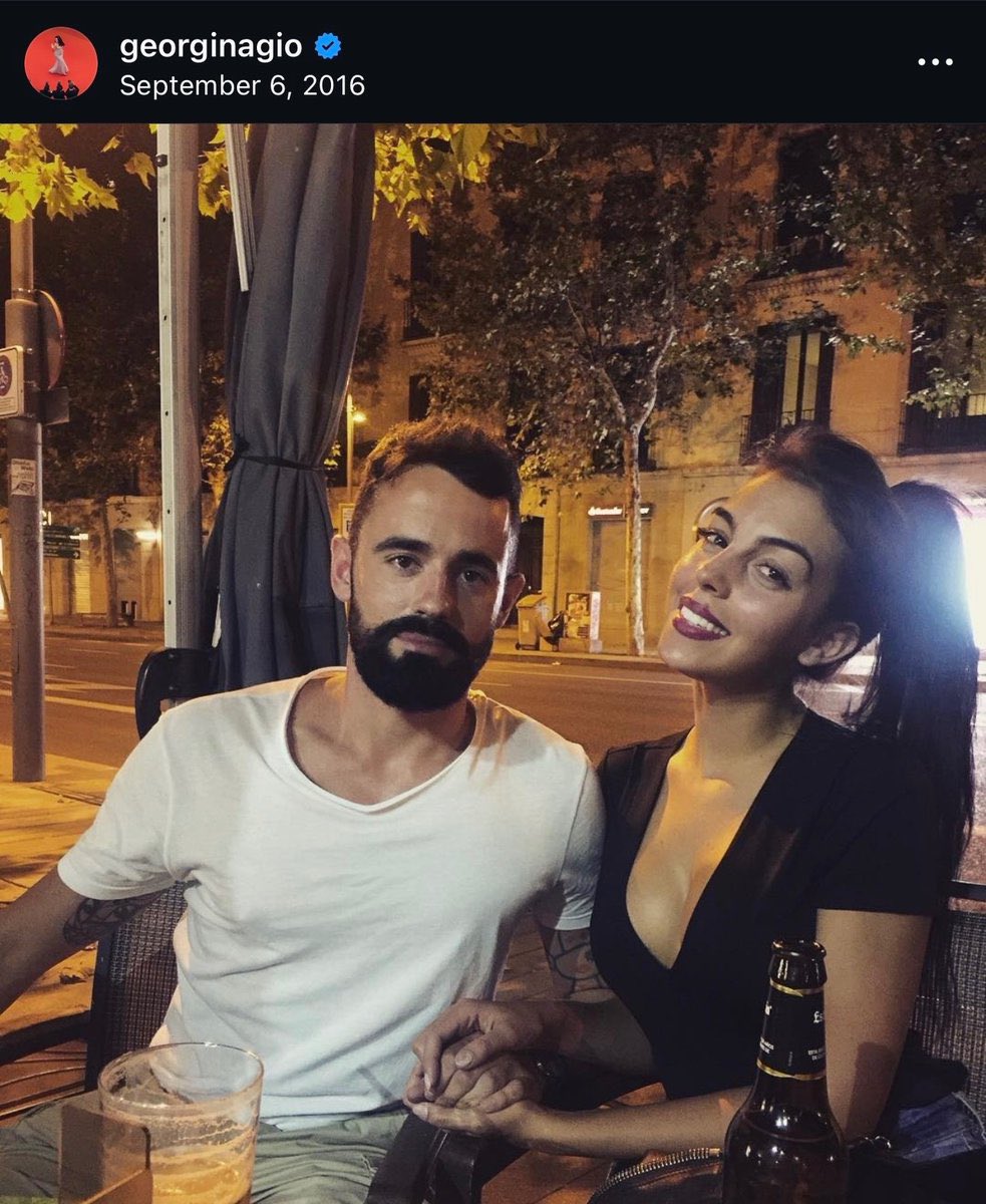 GolMania24's tweet photo. Si pensabas que solo Cristiano Ronaldo guardaba fotos de Irina Shayk en su perfil de Instagram

Agárrate porque Georgina Rodríguez también conserva los recuerdos con sus ex novios en su cuenta 😳 https://t.co/TN1jN1rY9R