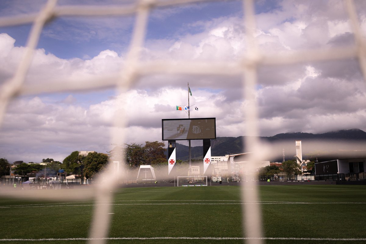 VascodaGama's tweet photo. 🏟️ Uma tarde de domingo em São Januário 🤍💢

📸: Matheus Lima | #VascoDaGama

#VASxSAN
#Brasileirão2026 https://t.co/lsqciLwTnm