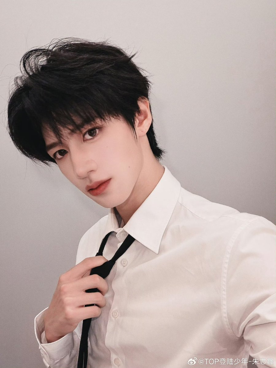 Sleee_Jer22x's tweet photo. 我要跟朱志鑫玩办公室play https://t.co/pZX8VzcNB5