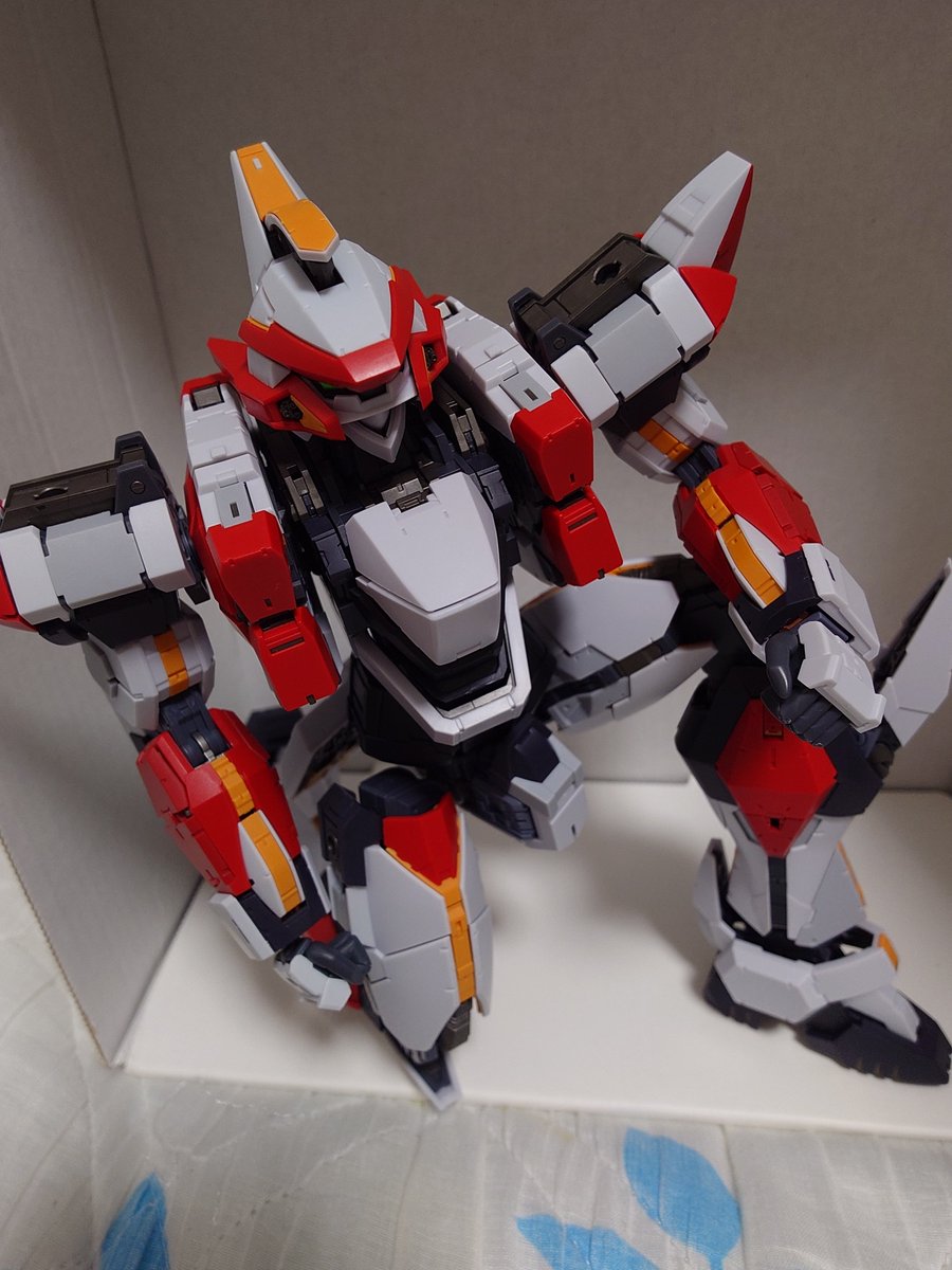 wadasi3's tweet photo. レーバテイン本体は完成！
膝立ちバッチリ決まるぜ！
残りは緊急展開ブースターと武装そしてスタンド https://t.co/AIcBYJVDXM