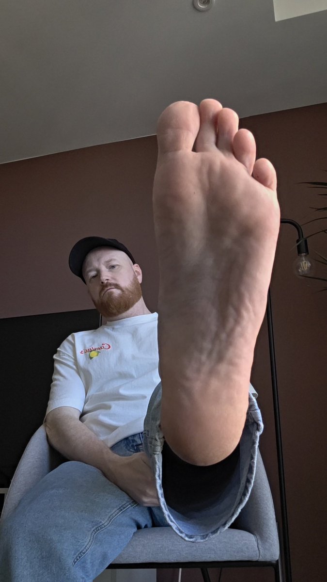 northftdom's tweet photo. I know you need a custom tonight. You can't sleep until you've blown your pathetic load to a straight man's feet while he demeans you. Lucky for you...I'm recording right now... https://t.co/9F3ippu23S