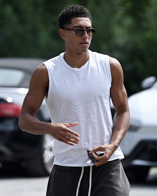 jobescollective's tweet photo. Jobe arriving at Jägerheim Restaurant for team family day 🤍🍽️ https://t.co/WcD5ioZcYo