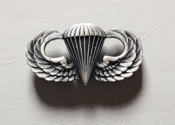 CynicalPublius's tweet photo. Happy National Airborne Day.

Please keep your feet and knees together.

Thank you for your attention to this matter. https://t.co/HrVvZR1kGx