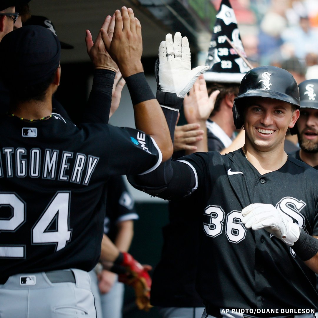 ESPNInsights's tweet photo. The White Sox came from 3 runs down Sunday to sweep the Tigers in Detroit for the first time since 2022 🧹🧹

It was Chicago's AL-leading 32nd comeback win of the season 💪 https://t.co/10bmCNemMV