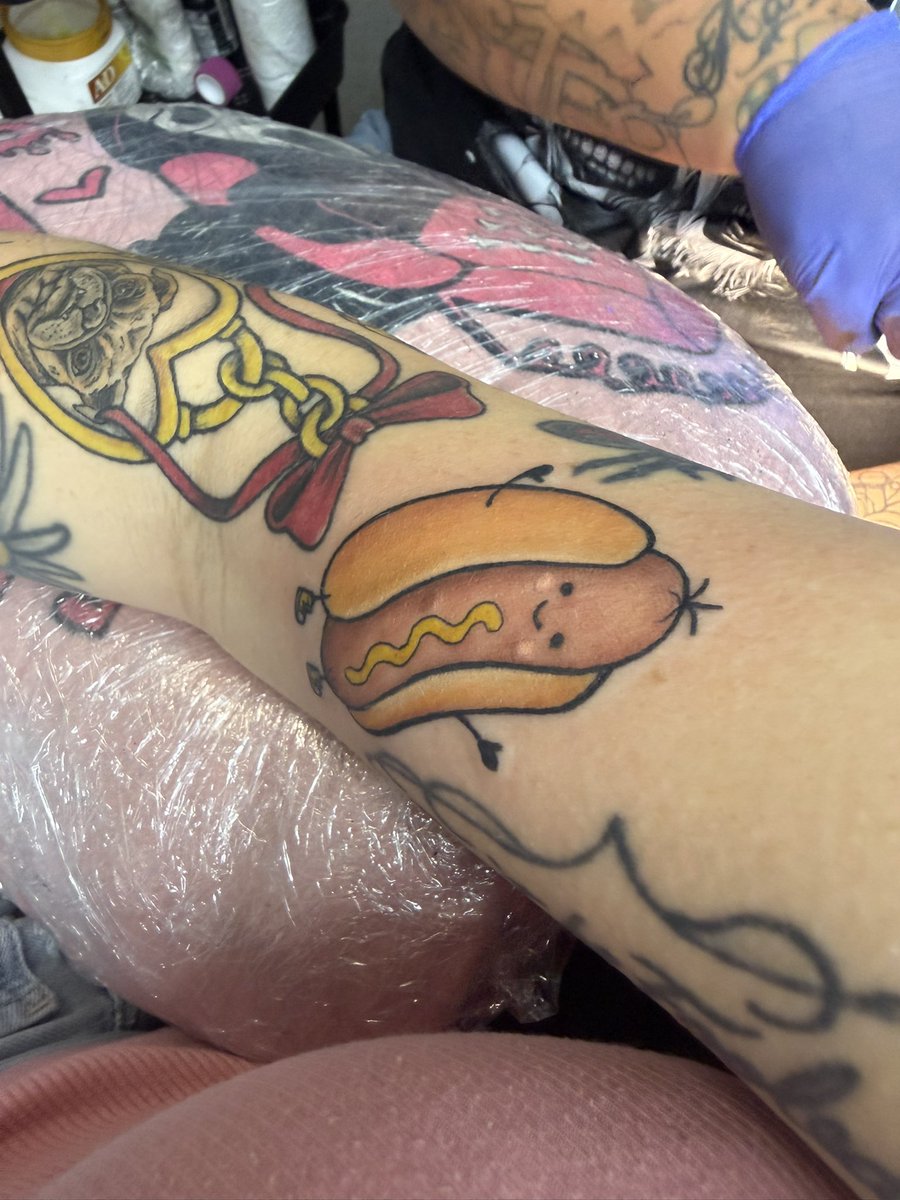 kittenprincezz's tweet photo. Love me a good hot dog. https://t.co/KAqHdzbn2J