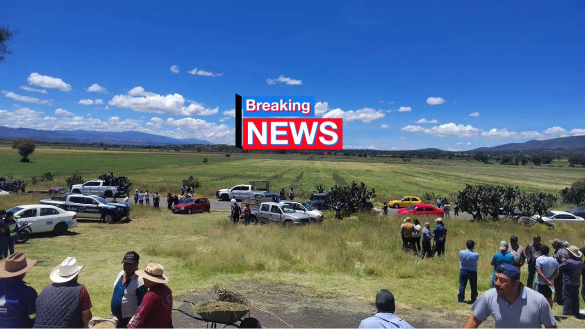 HalconOnce's tweet photo. LO MATARON POR DEFENDER SUS CAMIONETAS

En Santa María Actipac, #Axapusco, #Edomex, un hombre fue asesinado a balazos al intentar impedir que un grupo de delincuentes robara dos camionetas.

La víctima enfrentó a los sujetos con un machete; los agresores respondieron a tiros.

La Guardia Nacional los persiguió y se desató una balacera. Un guardia resultó lesionado. Los delincuentes huyeron.

#HalconOnce ⚡️🦅