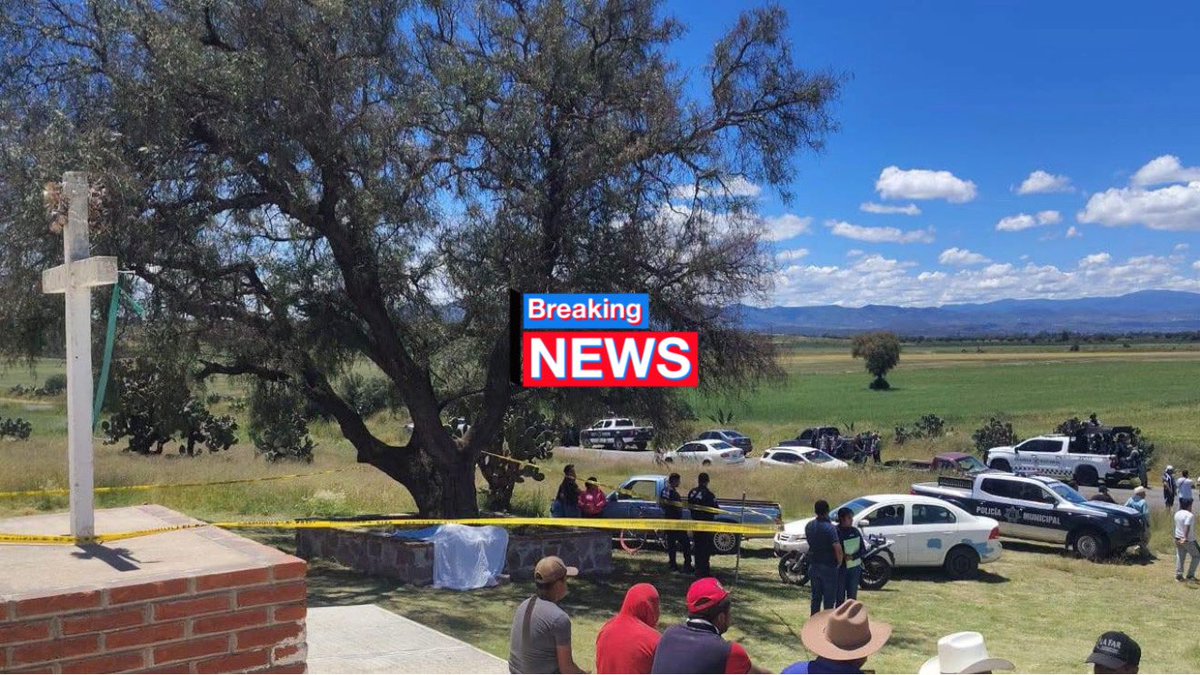 HalconOnce's tweet photo. LO MATARON POR DEFENDER SUS CAMIONETAS

En Santa María Actipac, #Axapusco, #Edomex, un hombre fue asesinado a balazos al intentar impedir que un grupo de delincuentes robara dos camionetas.

La víctima enfrentó a los sujetos con un machete; los agresores respondieron a tiros.

La Guardia Nacional los persiguió y se desató una balacera. Un guardia resultó lesionado. Los delincuentes huyeron.

#HalconOnce ⚡️🦅