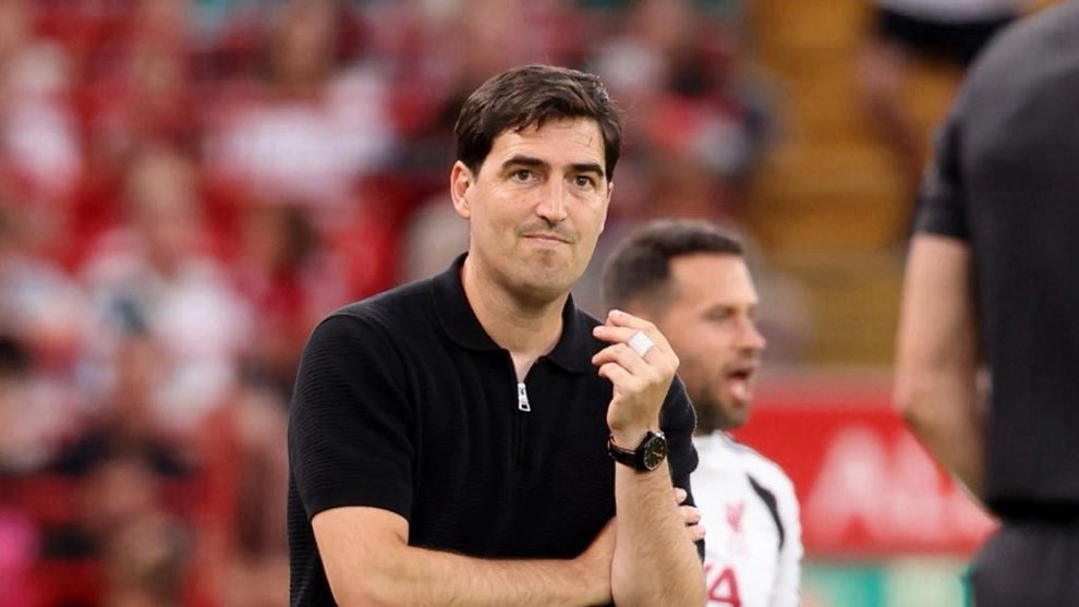 LFCTransferRoom's tweet photo. Andoni Iraola on the squad adapting to his methods:

“Yes, I think everyone understands. We need every player, every time, every minute, every action – and that's the commitment. I'm very happy with the attitude of the players. They are training really well. I am asking them to do things that are a little bit different – especially without the ball – and I think they are trying to get it.”

“Obviously now still we are not perfect. We have things to improve but I'm very happy with their attitude, their willingness to be on the same page, and we will get there.”