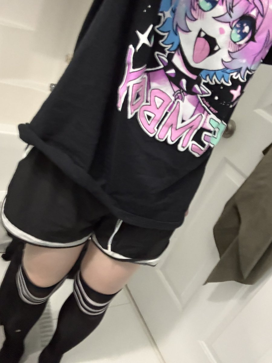 SinfulDeity_'s tweet photo. Peak outfit today chat. Out in public wearing this cuz I’m cool like that 😎 https://t.co/XC4HhmHHMP