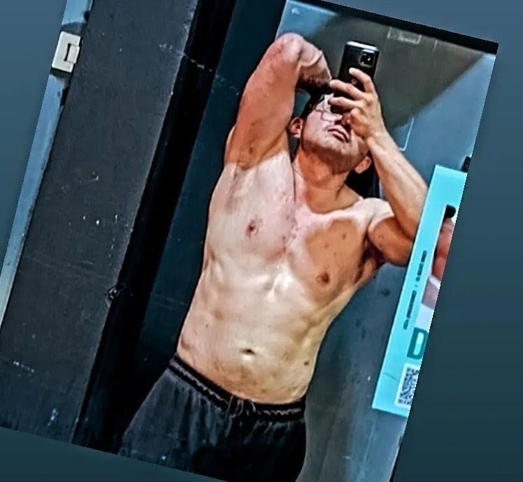 jesu1318's tweet photo. Quien quiere ver lo que hay bajo el pantalón al dm 🥵🔥🤤 https://t.co/9lcgEKKj0O