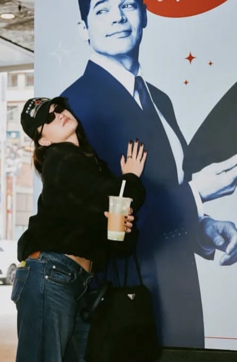 poets__muse's tweet photo. lowkey the push of ppl implying that santos and thus isa is plus size is crazy she just has round cheeks and not incredibly toned arms like bffr this IS a skinny body the epidemic of incredibly small women has jusy rotted your brain https://t.co/QBX732bYzT