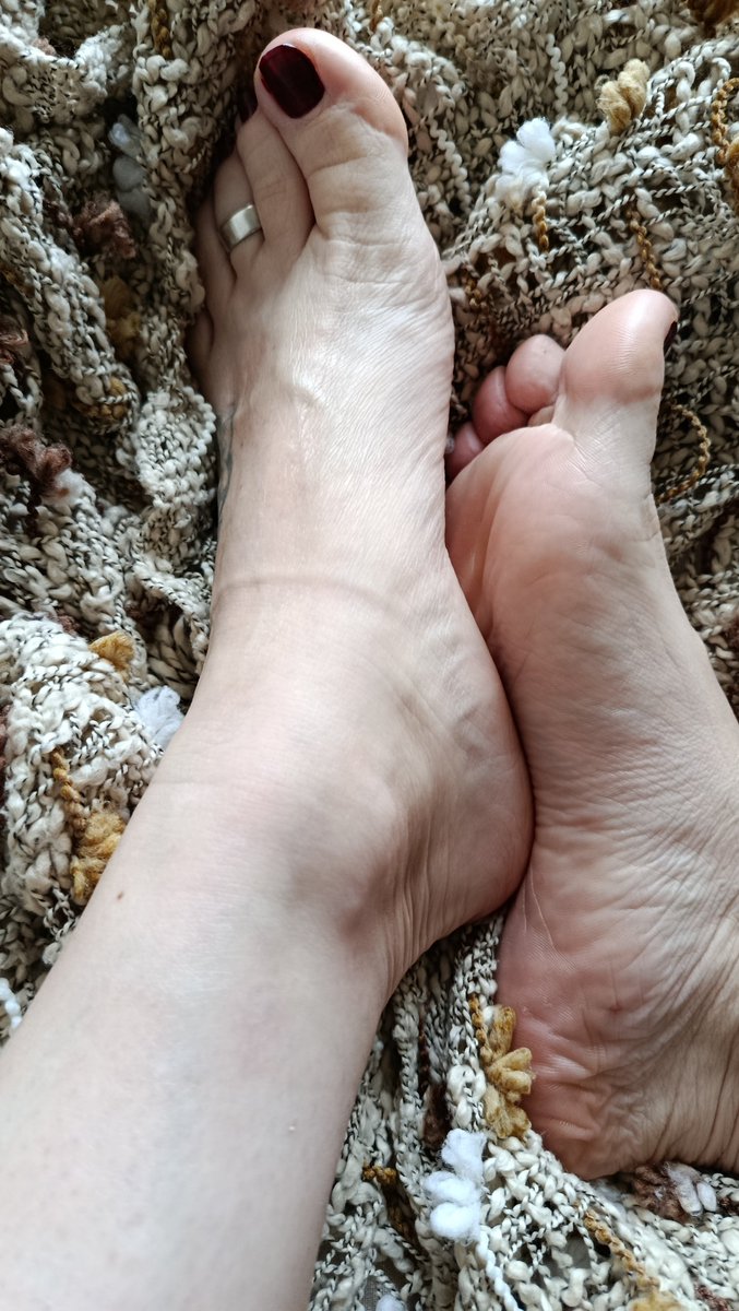 Ro_lapochi's tweet photo. Would you like to chat with me? I can make a special request for you! 
Découvrez ma page OnlyFeet pour du contenu exclusif 👣✨ https://t.co/Yh0HdgTEgt https://t.co/v42eKaxObe