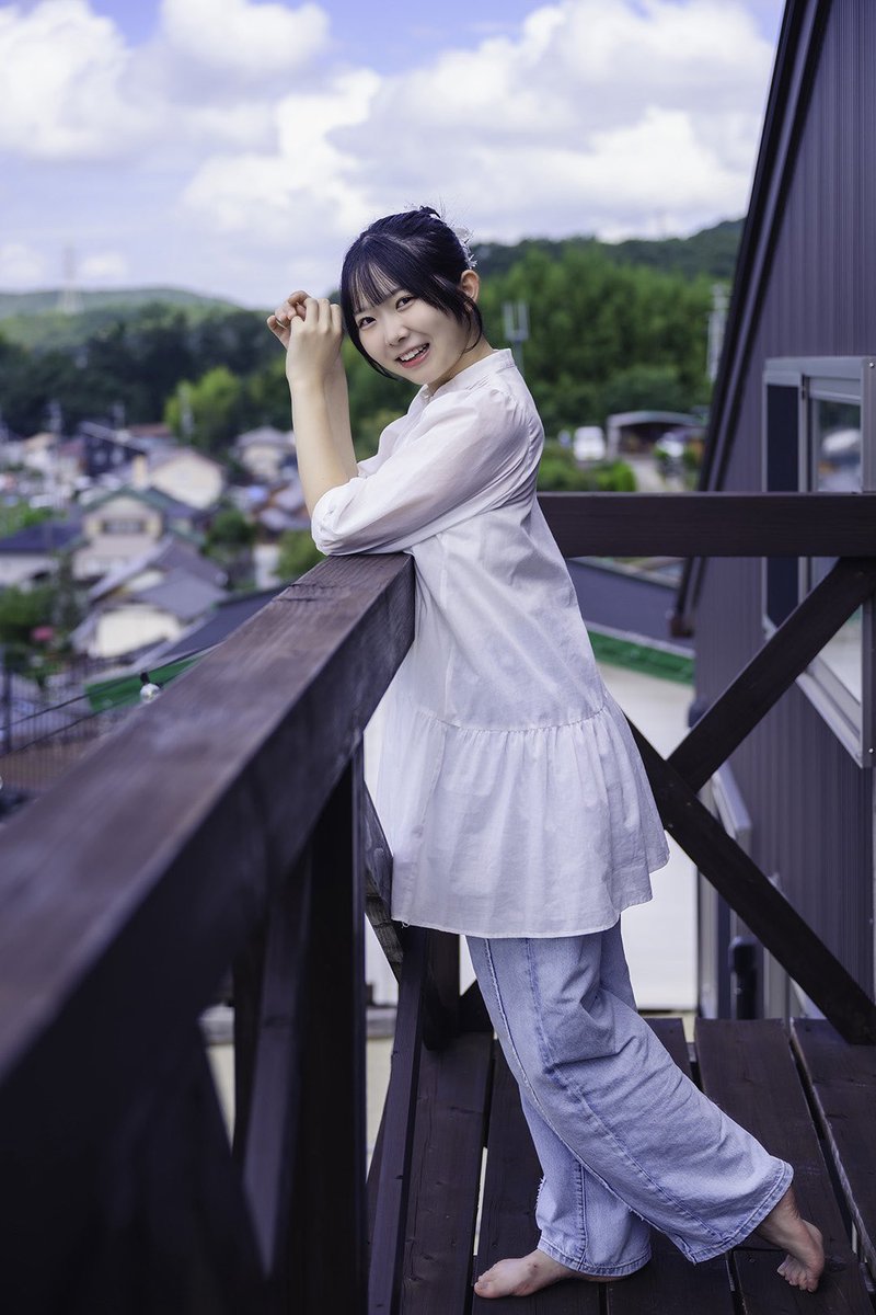 ikkou0105's tweet photo. 華純るいさん
2026.08.14  わびくらの里🏡…その３

「バルコニーにて…✨」
夏空と眺望を楽しむ、心地よいひととき…。

#華純るい さん　@ksm_rui
#RARE撮影会　@RARE___photo
#ポートレート https://t.co/N1Hl2yqL9R