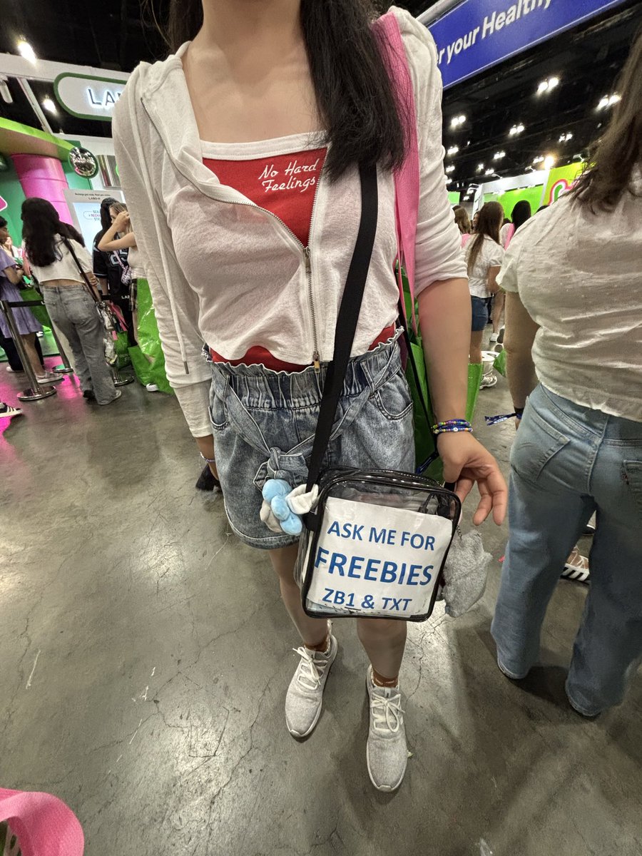 Angel1o04's tweet photo. OOTD D3 find me on the festival grounds for freebies TXT AND ZB1 https://t.co/j4hvxTa6IK