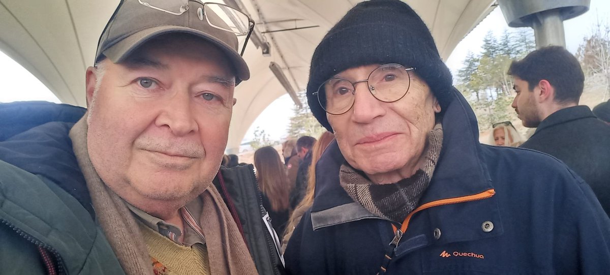 idrisadil's tweet photo. Sevgili Taylan Erten abimizi kaybettik.
Taylan abi gazetecilik yaşamım boyunca saygı duyduğum, sevdiğim, örnek aldığım bir insandı. İyi bir gazeteciydi.
Çok üzgünüm.
En son İsmet Hazardağlı'nın Ankara'daki cenaze töreninde görüşmüş hasret gidermiştik.
Ruhun şad olsun Taylan abi. https://t.co/4SXpCL2BYT