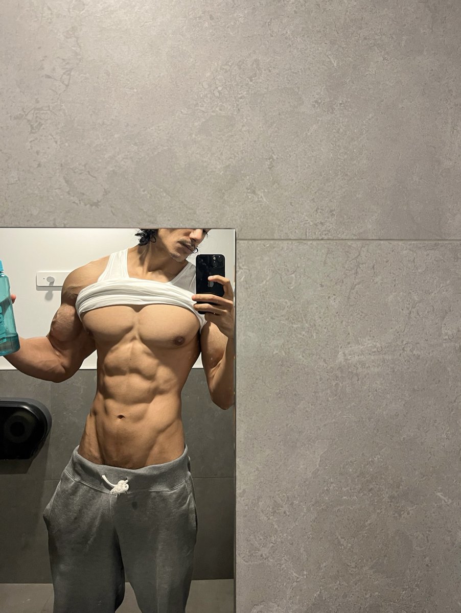 brownboyfitnz's tweet photo. Put in work at the gym https://t.co/40CSmpPUXw
