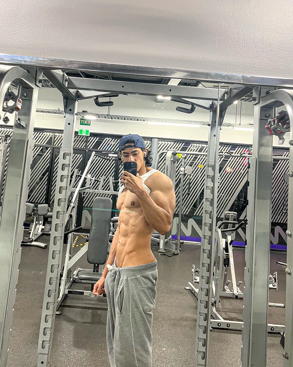 brownboyfitnz's tweet photo. Put in work at the gym https://t.co/40CSmpPUXw