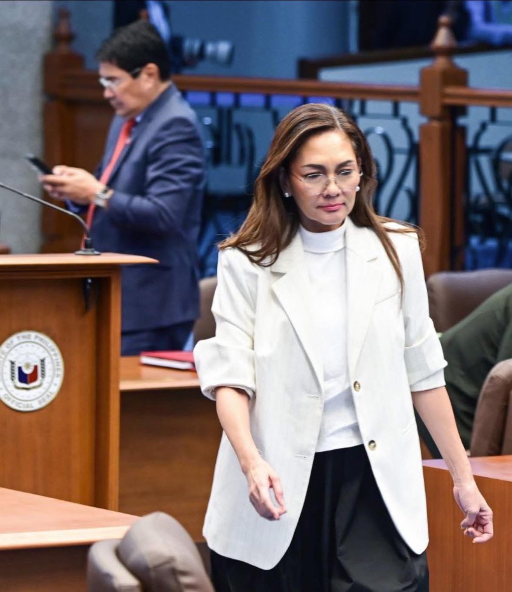 mldrscully's tweet photo. petition for sen risa to wear something of this ensemble again, may titingnan lang https://t.co/noKkHvYGDk