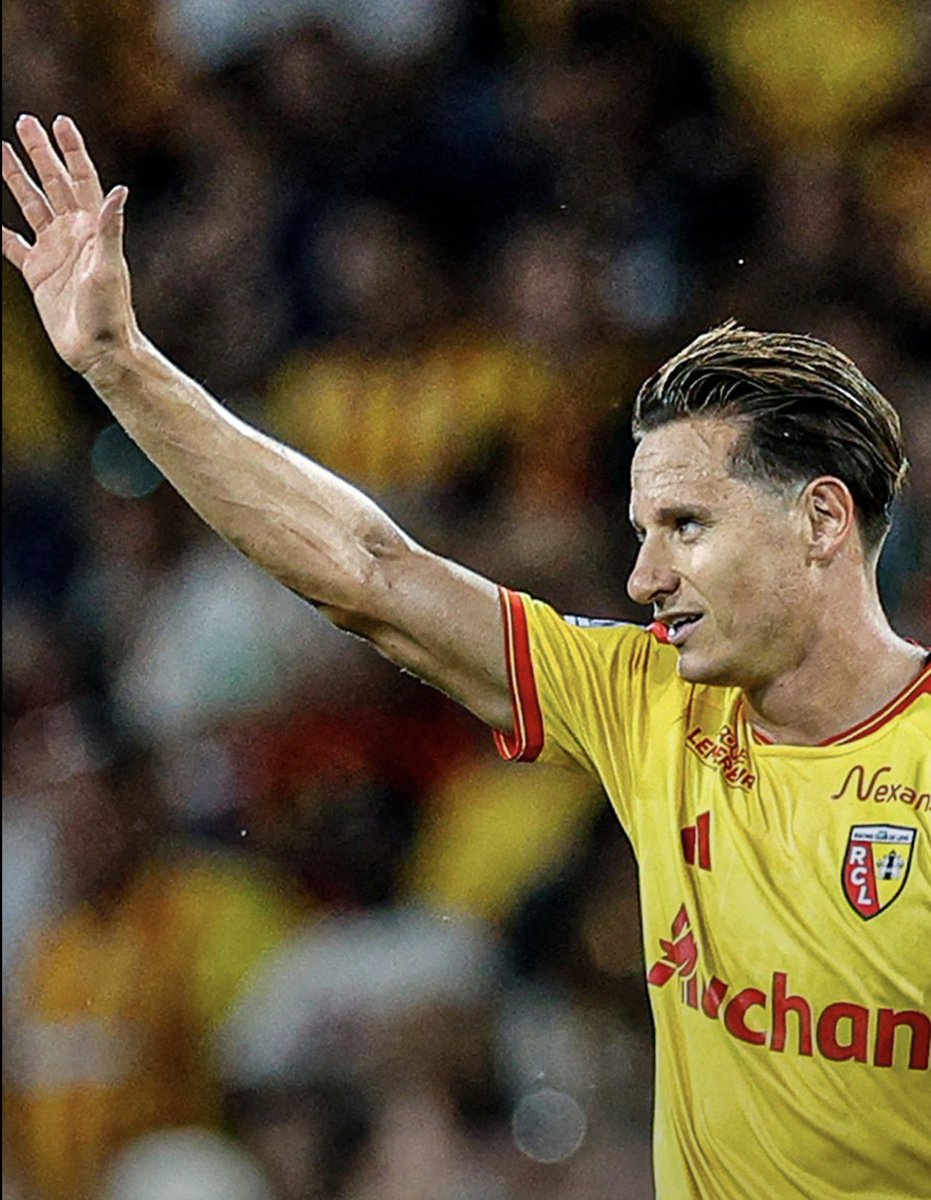 joserra_espn's tweet photo. EL LENS ACABA DE HACER HISTORIA

Venció al PSG, jugó más de 45 min. con 10 hombres y así, levantó la Supercopa de Francia por primera vez en su historia. Thauvin marcó el gol del título.

El campeón de Copa vuelve a dar el golpe y también va a la Champions. https://t.co/OIrC4xA3sp