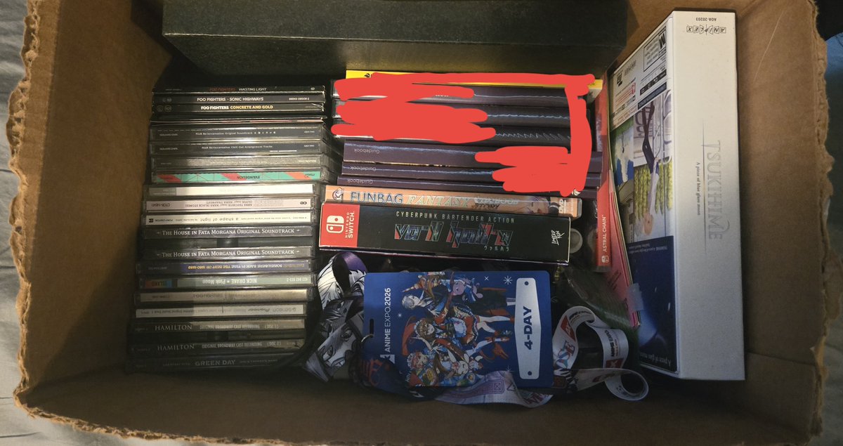 VnFarras's tweet photo. I forgot to mention all the vynils are in the bookshelf just hidden, which is a very important detail 
Some stuff in a box, the other boxes being in the garage, and the Jane doe bomber box where I keep the stash of stuff I want to ship to her when I find the time (and money) https://t.co/uf0NYJ0tHp