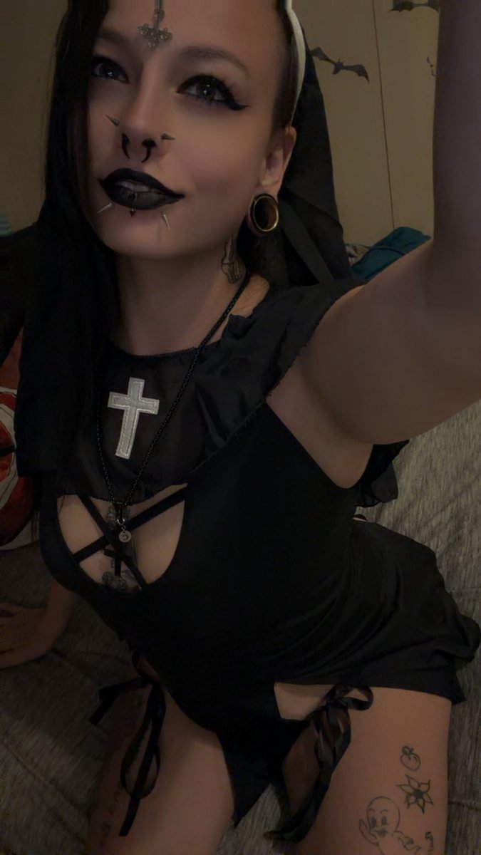 Devilishdaisy17's tweet photo. Let me be your naughty nun? https://t.co/VW6pm3ldde