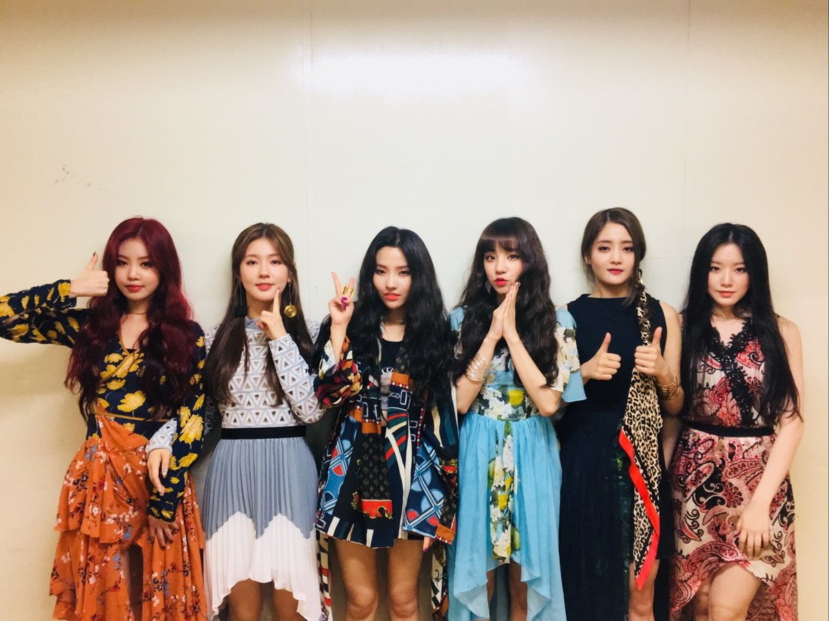 giversevlog's tweet photo. Escuchamos la llamada de #𓊈𝐆𝑖𝕣𝐥𝕤·𝐆𝑖𝕣𝐥𝕤·𝐆𝑖𝕣𝐥𝕤𓊉 y nos tuvimos que asomar por aquí para subirnos al escenario para presentar 𓊈 한(一) 𝙷𝙰𝙽𝙽 𓊉 que esperamos que todos disfruten. Muchas felicidades por el #𝑮𝐎𝐓𝟕民𝔇ē𝚋ut. 💗 https://t.co/OqWylIej27