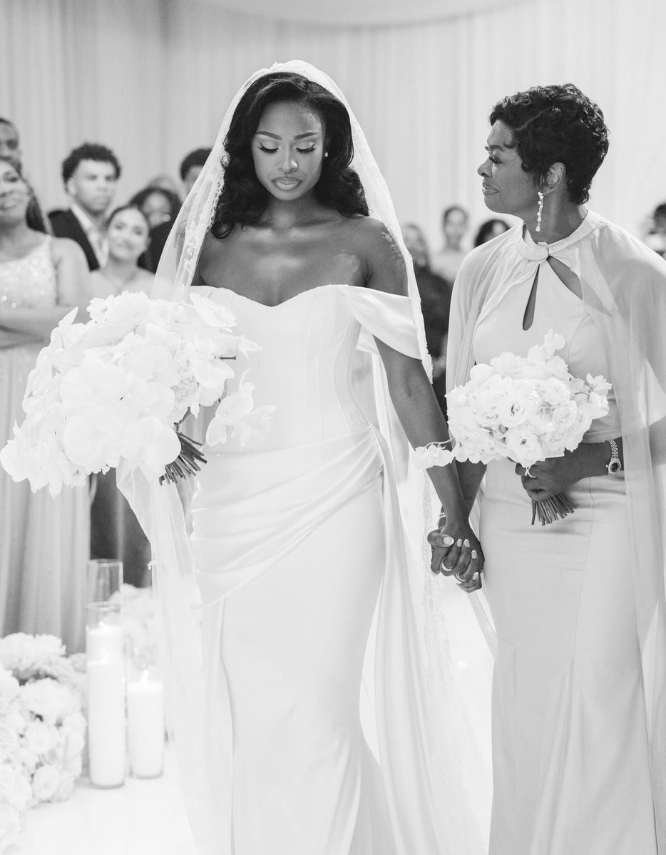 _UnapologeticXO's tweet photo. I love seeing the girlies getting married. First Coco, now Jordyn Woods. Whose next? Please keep em coming 🥰 https://t.co/YnZL0awpgY
