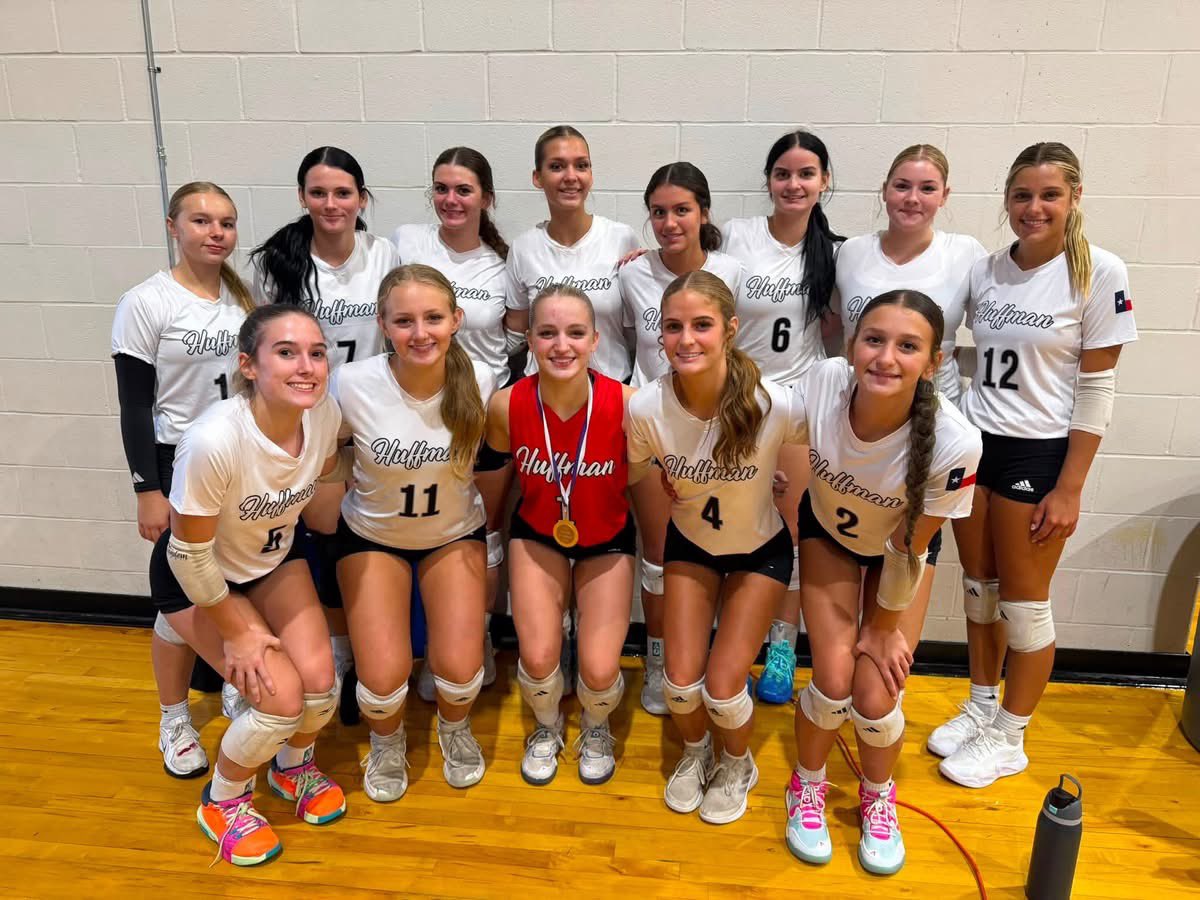 NavarroLayton10's tweet photo. So much fun this weekend…4th place finish at the Varsity PNG tournament! 
Blessed to be voted to the All Tournament team! 
Back at it Tuesday with our first home game against Kingwood Park.
#libero #freshman #defense https://t.co/pjGNTWELQI