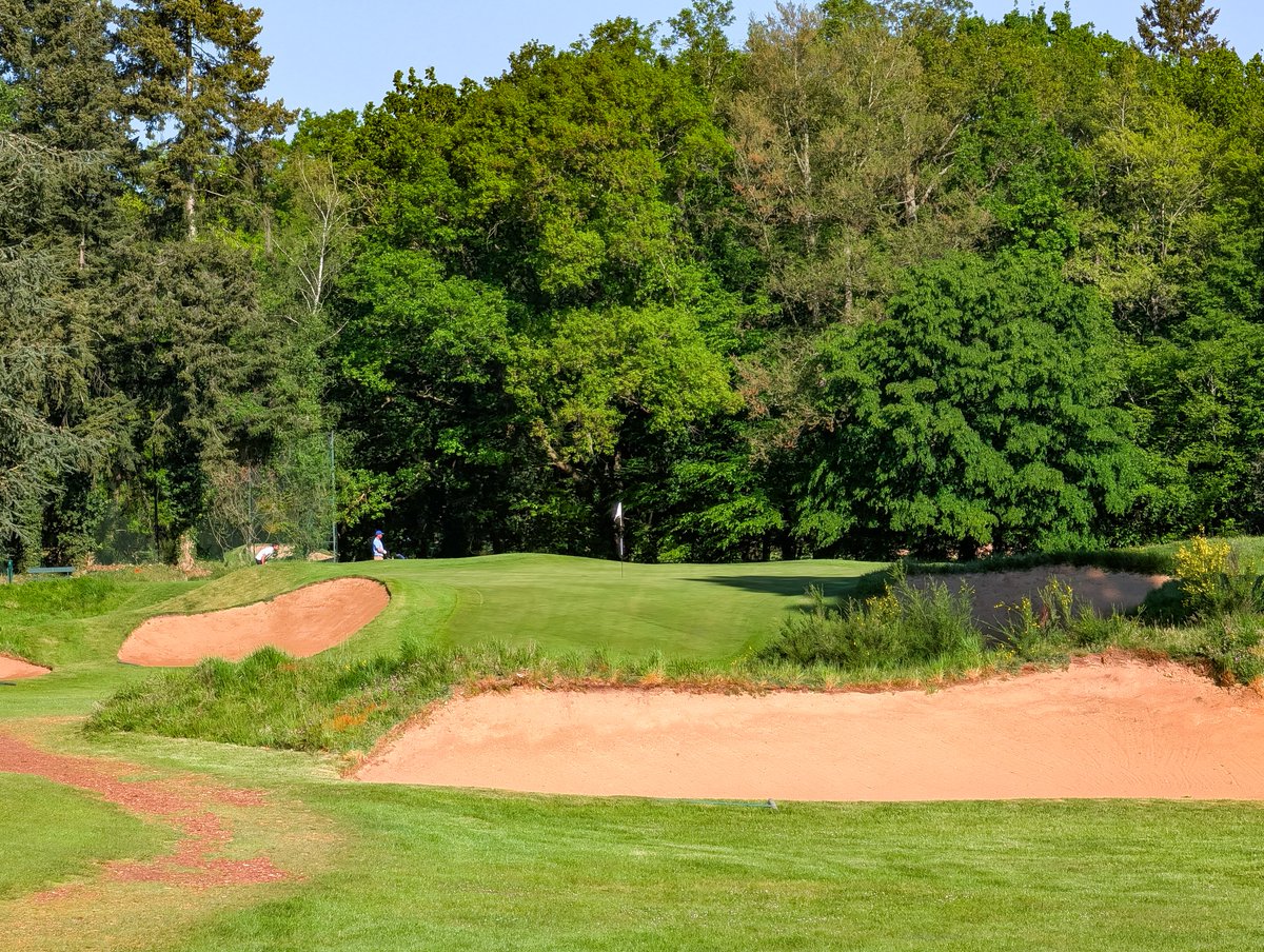 franksgolfing's tweet photo. The Grand Parcours at Golf Saint Germain has a fantastic set of par-3s and 116 strategically placed bunkers to keep golfers on their toes. Like much of the golf in France, it is understated and wonderful, apart from the sheer number of bunkers, of course. https://t.co/Pcxx3opwu3