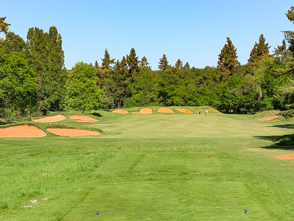 franksgolfing's tweet photo. The Grand Parcours at Golf Saint Germain has a fantastic set of par-3s and 116 strategically placed bunkers to keep golfers on their toes. Like much of the golf in France, it is understated and wonderful, apart from the sheer number of bunkers, of course. https://t.co/Pcxx3opwu3