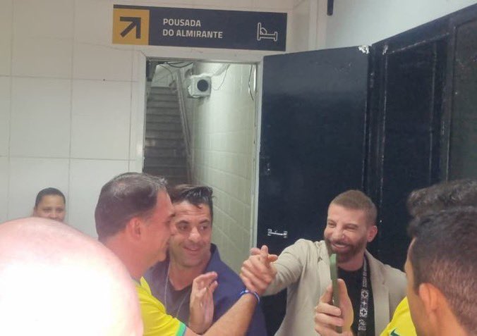 CaldasTotti's tweet photo. @VascodaGama Preocupação do Pedrinho é fazer campanha em pleno SJ pro amiguinho dele. https://t.co/NCxpUTBHQy