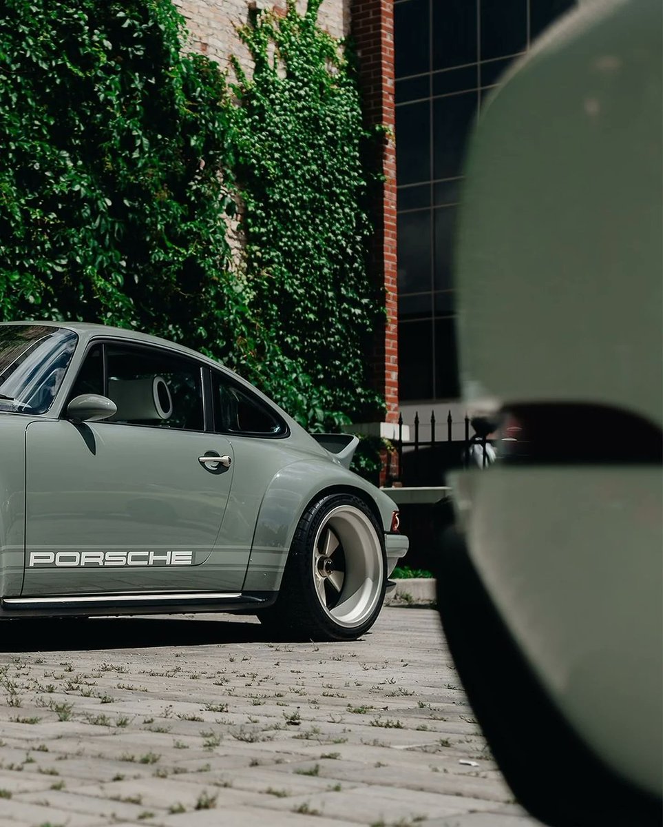 ApexDistrictX's tweet photo. Porsche 911 https://t.co/OzsMbJqu8k