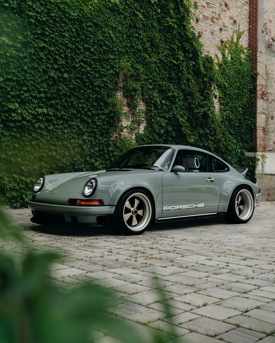 ApexDistrictX's tweet photo. Porsche 911 https://t.co/OzsMbJqu8k