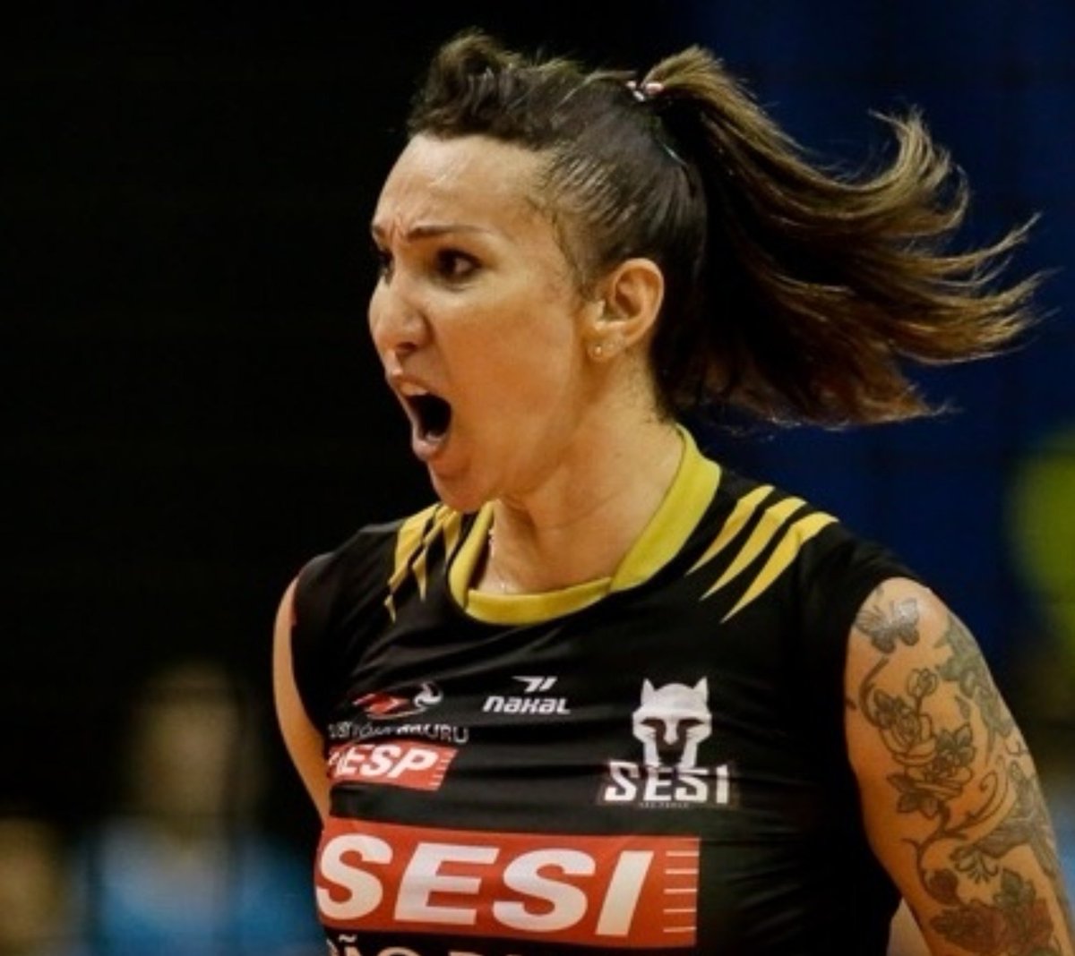 jornalnota's tweet photo. OPINIÃO! 🚨 A Milly Lacombe está certíssima: a CBV decidir quem é mulher e quem não é mulher é uma declaração de guerra não apenas às mulheres trans, mas a todas as mulheres. 

Não há nenhuma evidência nos estudos de gênero que comprove que mulheres trans, ao seguir todos os protocolos necessários, tenham mais vantagens que mulheres cis, nos esportes. Ao contrário, a maioria têm prejuízos porque passam por controles muito mais rígidos que mulheres cis não precisam passar. 

O fato é que quando você retira o direito de uma minoria, o que vemos a seguir é a expansão da retirada de direitos de outras minorias. O que podemos ver é mulheres cis passarem por constrangimento pra provar que são mulheres ou serem excluídas por não serem mulher o suficiente. 

Nenhum direito a menos. Que a decisão da CBV seja revista. Todo apoio à Tiffany! ❤️♀️🏳️‍⚧️