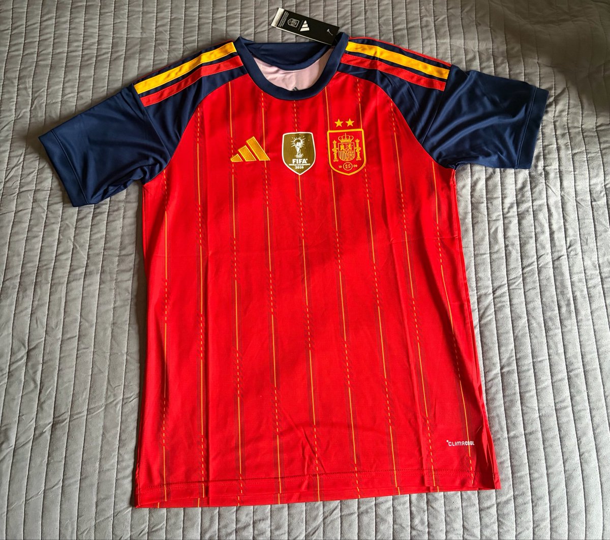 Sentimientokit's tweet photo. 💥 SORTEO EDICIÓN SELECCIÓN ESPAÑOLA💥

 ¡Atención, campeones del mundo 😉!

Para participar, tan solo tienes que:
🔁 Dar RT
➕ Seguirnos

🍀 ¡Mucha suerte a todos! 

Se sortean dos camisetas de España ( una de cada) 
🏆 Domingo 23 de Agosto. https://t.co/SxZ07uwwdF