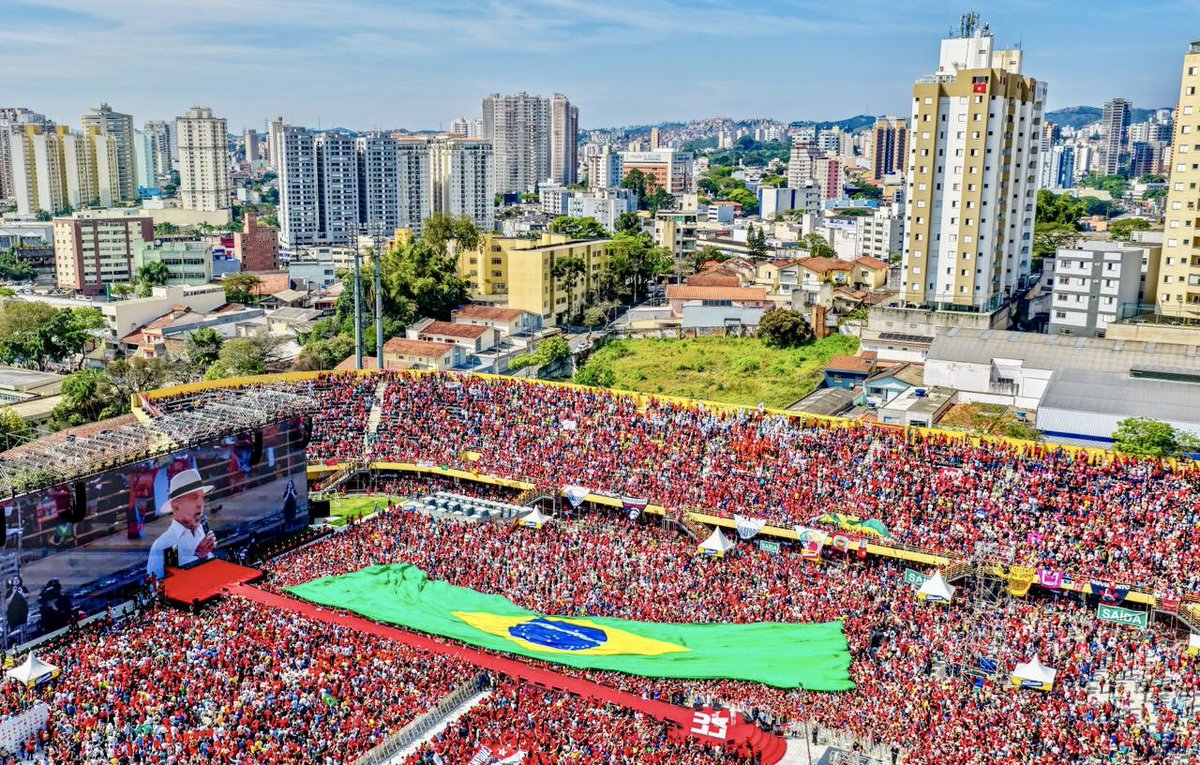 itxdan13's tweet photo. Morrendo o velhinho esgotou até a visão parcial do estádio...queremos data extra! https://t.co/M92t6swWz9