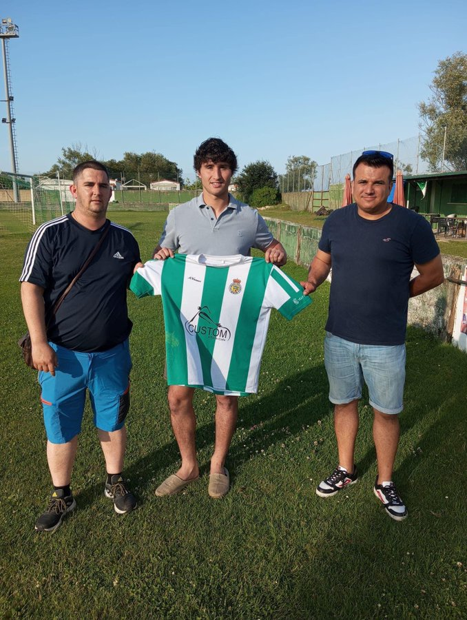 futbolin46's tweet photo. Destacamos a 2 de sus jugadores!⚽️

- Rubén Cortés "Rubi" (21 años) es un delantero que marcó 4 goles la temporada pasada. Actualmente está en el CF Vimenor.
- Luis Herrería (24 años) es un mediocentro que jugó 33 partidos la temporada pasada marcando 1 gol. https://t.co/88CmEmnktN