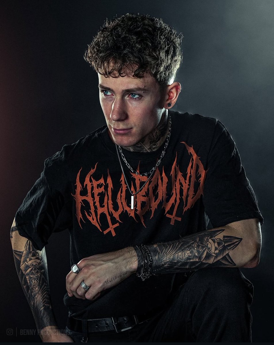 CarsinDesign's tweet photo. No one comes close when it comes to Photoshop Manipulation🤝🏻

I miss his YouTube content. https://t.co/jFuB69LRzs