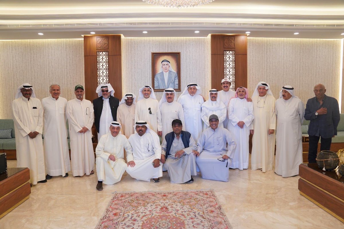 k_behbehanii's tweet photo. اجيال النادي العربي بكرة القدم وقوفا من اليمين: فتحي السواح .حسين مقصيد .خليفه طالب .علي فرج . عبدالرضا عباس .عادل عبدالعزيز .علي نجف.جواد مقصيد .بدر بوعباس . عبدالعزيز العميري .علي الملا .احمد خلف . احمد عسكر .عنبر سعيد . جلوسا : عامر ياسر .حمد عبدالقدوس . ماجد سلطان .محمد كرم https://t.co/otKOrfXRxu