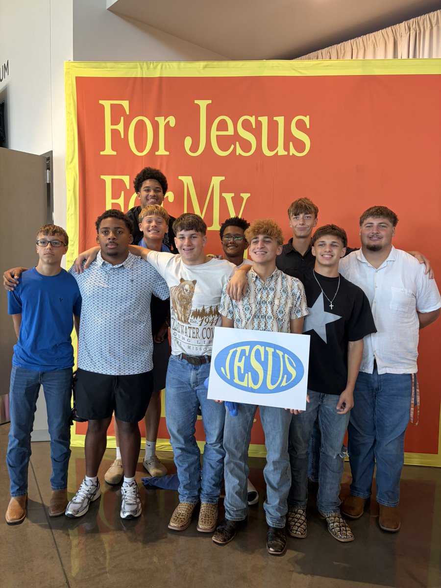 Hunter_Espi's tweet photo. Football, Family, and Jesus ✝️
@Bekam_Espi https://t.co/jkSmYwiSNz